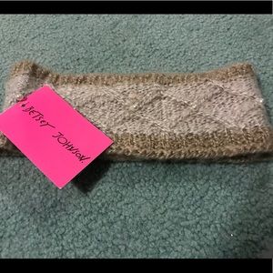 NWT Betsy Johnson Beige Knit Pearl Headband